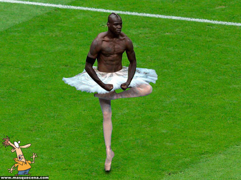 Balotelli como bailarina de balé