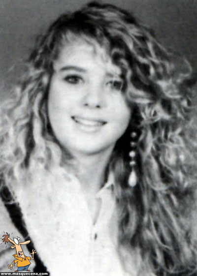 Young Tara Reid before she was famous yearbook picture